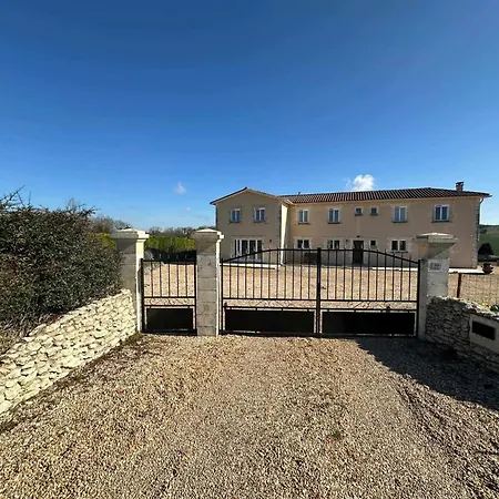 Le Clos De Chambre1 Bed & Breakfast